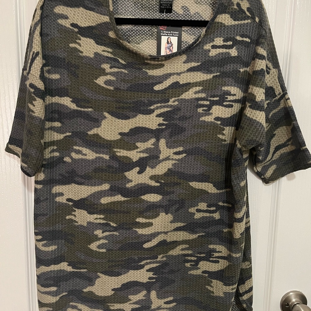 New Women’s XL Camouflage waffle 3/4 Sleeve Top